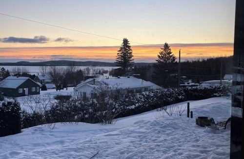 Saint-Gabriel-de-Brandon Ski Chalet | Chalet with Lake View – Spa, Firepit & Double Garage –