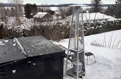 Saint-Gabriel-de-Brandon Ski Chalet | Chalet with Lake View – Spa, Firepit & Double Garage –