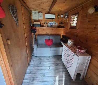 Saint-Martin-sur-la-Chambre Ski Chalet | Chalet savoyard "le Sapinet"