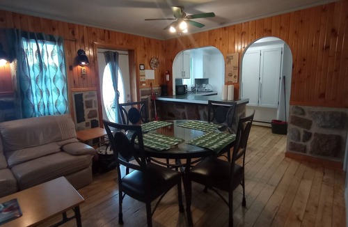 Saint Zenon Ski Chalet | Chalet à Louer, Bord de Lac, Saint-zénon, Lanaudière, Canada