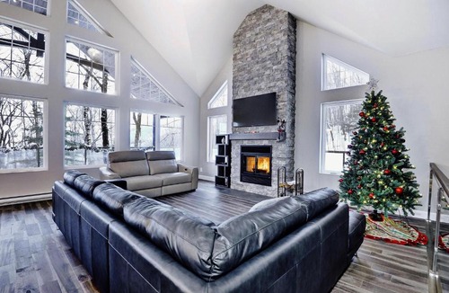 Stoneham Ski Chalet | Chalet 06 Chemin Blanc by Les Chalets Alpins