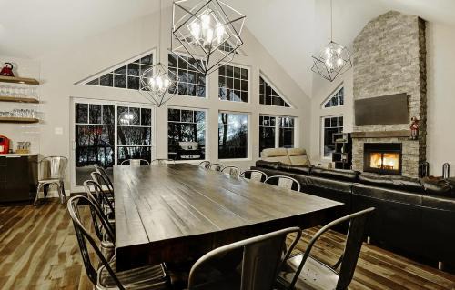 Stoneham Ski Chalet | Chalet 06 Chemin Blanc by Les Chalets Alpins