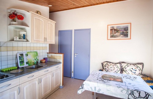 Montreal Ski Chalet | CHALET 1 - Terrace, garden furniture, beautiful view, swimming pool, summer entertainment