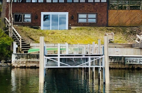 Potton Ski Chalet | Chalet - 125 ft lake front Lac Memphremagog w/2 docks - 7 beds w/guest house