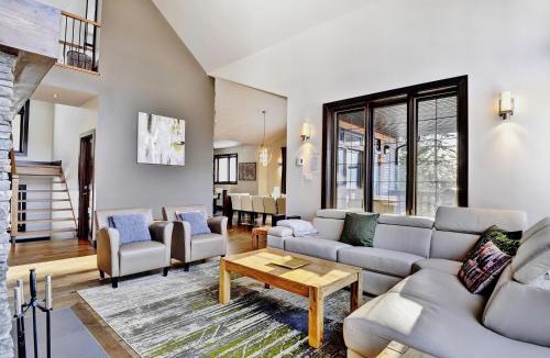 Stoneham Ski Chalet | Chalet 15 Chemin Blanc by Les Chalets Alpins