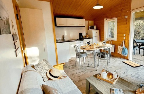 Saint-Denis-d'Oleron Ski Chalet | Chalet 2 étoiles - Piscine - eebbi0