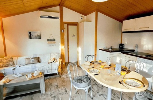 Saint-Denis-d'Oleron Ski Chalet | Chalet 2 étoiles - Piscine - eebbi0
