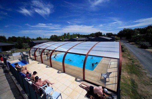 Saint-Denis-d'Oleron Ski Chalet | Chalet 2 étoiles - Piscine - eebbi0