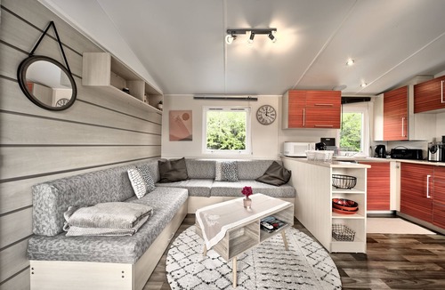 Salies-du-Salat House | 'Chalet 2' with Mountain View, Wi-Fi and Air Conditioning