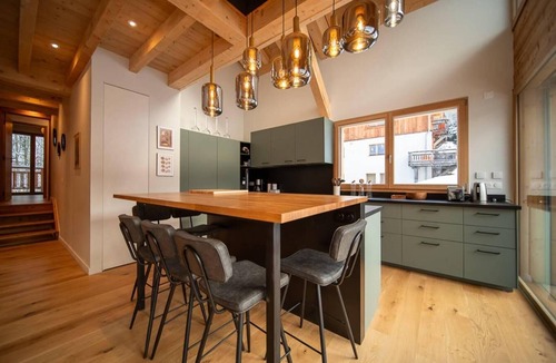 Valmorel Ski Chalet | Chalet, 230m from shops, 2nd floor, terrace, tv, ski locker, 320m², Valmorel