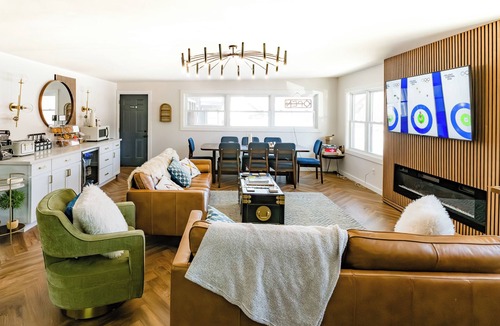 West Dover Hotel | Chalet 239