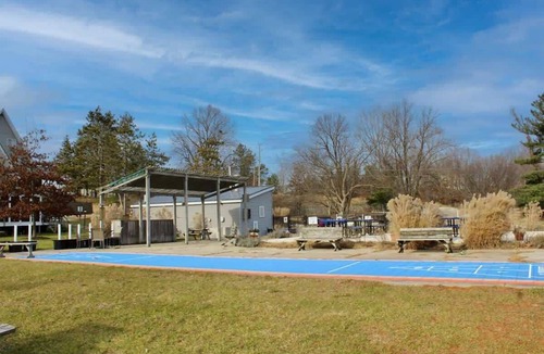 Stevensville Ski Chalet | Chalet #25 Walk to Beach Chalet & Resort Amenities