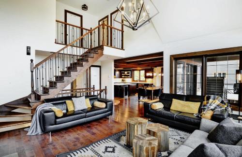 Stoneham Ski Chalet | Chalet 27 Chemin Blanc by Les Chalets Alpins