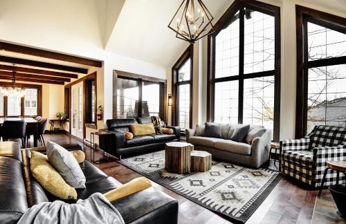 Stoneham Ski Chalet | Chalet 27 Chemin Blanc by Les Chalets Alpins