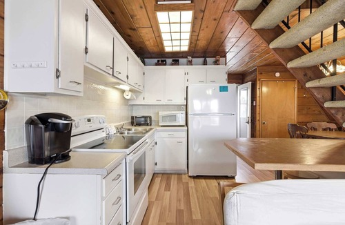Stevensville Ski Chalet | Chalet #29 Walk to Beach Near Resort Pools