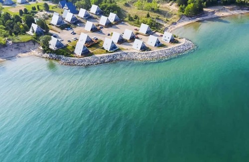 Stevensville Ski Chalet | Chalet #29 Walk to Beach Near Resort Pools