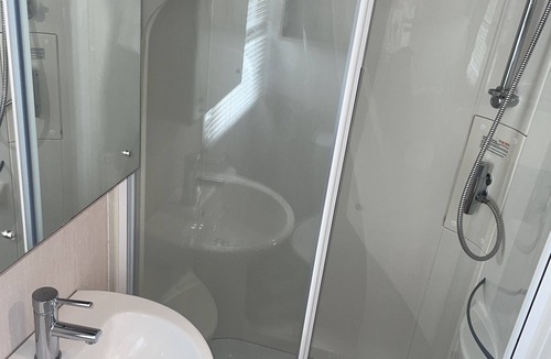 East Drayton Ski Chalet | Chalet-3 guests-Onsite parking