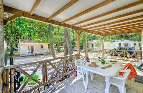 Saint-Hilaire-de-Riez Ski Chalet | Chalet 4 étoiles - Piscine - eecceh