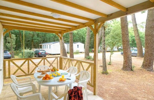 Saint-Hilaire-de-Riez Ski Chalet | Chalet 4 étoiles - Piscine - eeccei