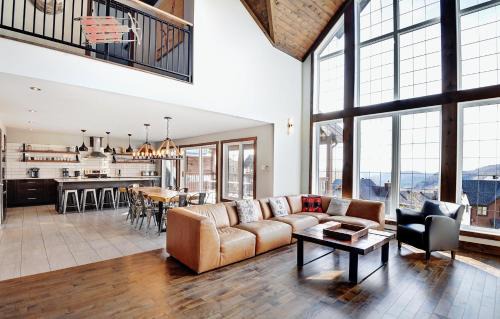Stoneham Ski Chalet | Chalet 42 Chemin Blanc by Les Chalets Alpins