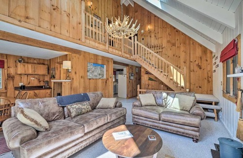 West Dover Ski Chalet | Chalet 5 mins from MT. Snow w/hottub