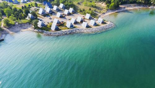 Stevensville Ski Chalet | Chalet #56 Screened Porch Pool & Resort Amenities