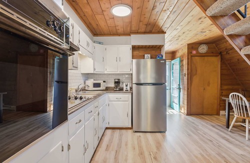 Stevensville Ski Chalet | Chalet #65 Family Chalet Near Courts & Amenities