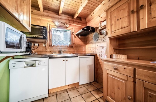 Verchaix Ski Chalet | Chalet “6p Simple - Le Manou”: Mountain View, Private Terrace & Wi-Fi