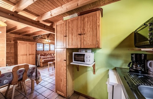 Verchaix Ski Chalet | Chalet “6p Simple - Le Manou”: Mountain View, Private Terrace & Wi-Fi