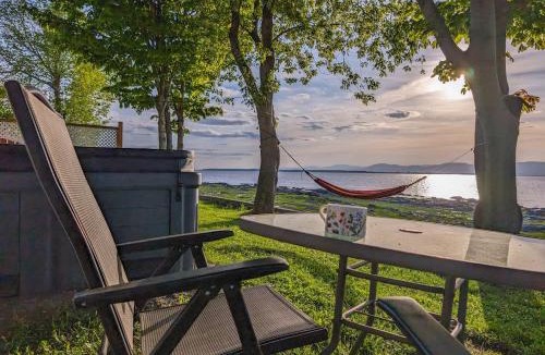 Cap-Saint-Ignace Ski Chalet | Chalet #7 Waterfront with Spa, Fireplace Wifi & AC