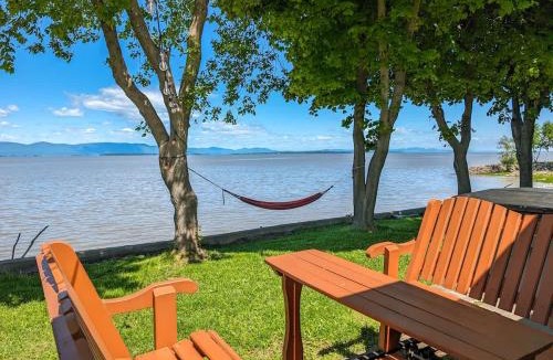 Cap-Saint-Ignace Ski Chalet | Chalet #7 Waterfront with Spa, Fireplace Wifi & AC