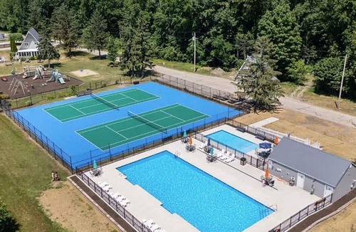 Stevensville Ski Chalet | Chalet #71 Near Pickleball Courts & Walk to Beach