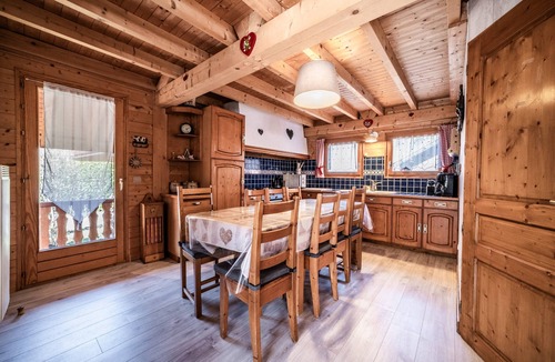 Verchaix Ski Chalet | Chalet “8p Classique- L'alpage”: Mountain View, Private Terrace & Wi-Fi