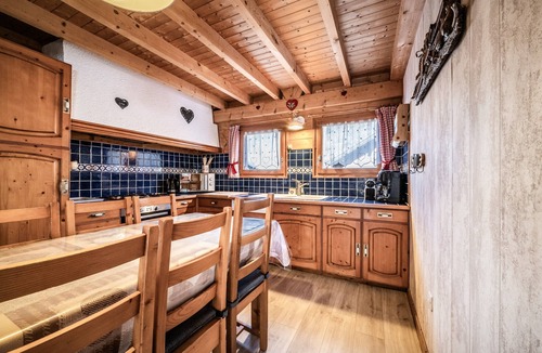 Verchaix Ski Chalet | Chalet “8p Classique- L'alpage”: Mountain View, Private Terrace & Wi-Fi