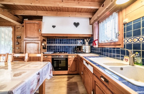 Verchaix Ski Chalet | Chalet “8p Classique- L'alpage”: Mountain View, Private Terrace & Wi-Fi