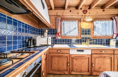 Verchaix Ski Chalet | Chalet “8p Classique- L'alpage”: Mountain View, Private Terrace & Wi-Fi