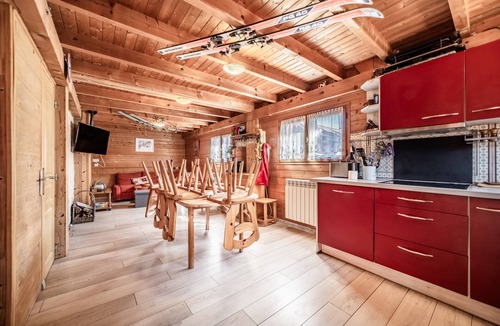 Verchaix Ski Chalet | Chalet “8p - L’œillet des Glaciers” with Mountain View and Wi-Fi
