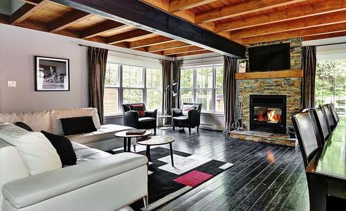 Stoneham Ski Chalet | Chalet 9028 Chemin des Alpages by Les Chalets Alpins