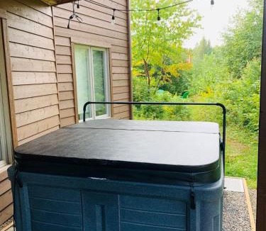 Saint-Alphonse-Rodriguez Ski Chalet | Chalet au pied du lac