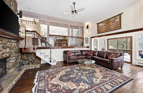 Ellicottville Ski Chalet | Chalet Across from Holiday Valley Walk to Lifts