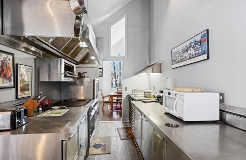 Ellicottville Ski Chalet | Chalet Across from Holiday Valley Walk to Lifts