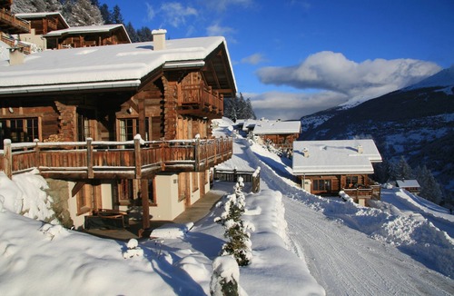 Grimentz Ski Chalet | Chalet Alouette, Grimentz, with wonderful views and great outside jacuzzi