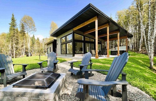 Baie-St-Paul Ski Chalet | Chalet Alpaga 21: Sauna, Hot Tub & Forest Views