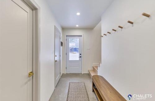 Saint-Raymond Ski Chalet | Chalet Altitude Riverfront Pet-Friendly