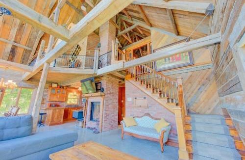 Sainte-Marguerite Ski Chalet | Chalet Ancestral - Old-World Charm by Lake