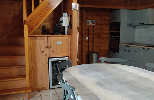 Chambon-sur-Lac Ski Chalet | Chalet and Veranda in the Hameau de Moneaux (63)