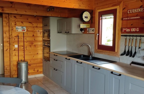 Chambon-sur-Lac Ski Chalet | Chalet and Veranda in the Hameau de Moneaux (63)