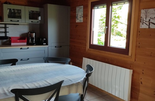 Chambon-sur-Lac Ski Chalet | Chalet and Veranda in the Hameau de Moneaux (63)