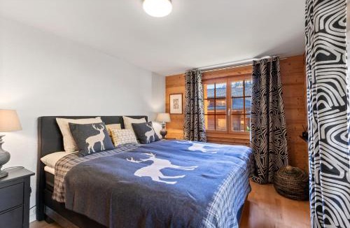 Chesieres Apartment | Chalet apartment with balcony and Alpine view