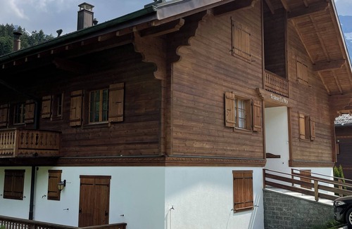 Champery Apartment | Chalet apartment with balcony and mountain view - three bedrooms, two bathrooms